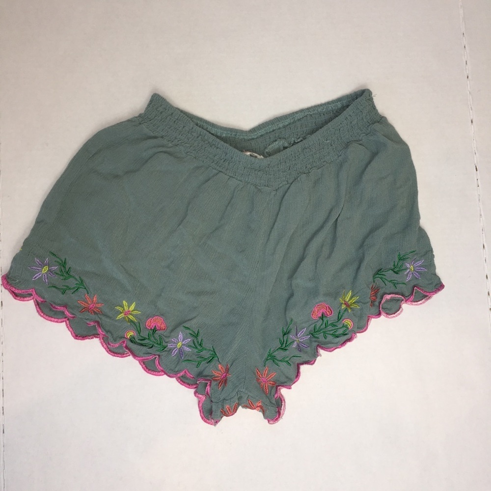 Love Tree Embroidered Shorts SZ M
